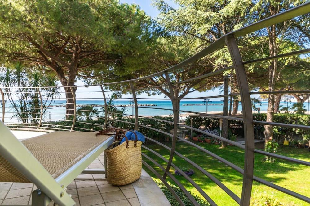 Appartamenti La Vela San Bartolomeo Al Mare Exteriör bild