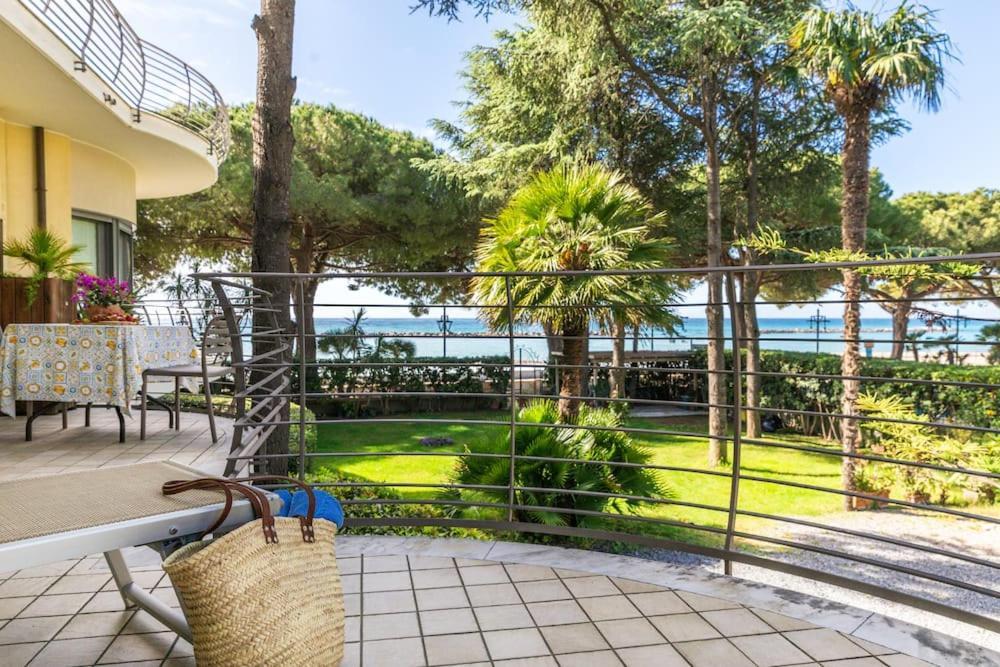 Appartamenti La Vela San Bartolomeo Al Mare Exteriör bild