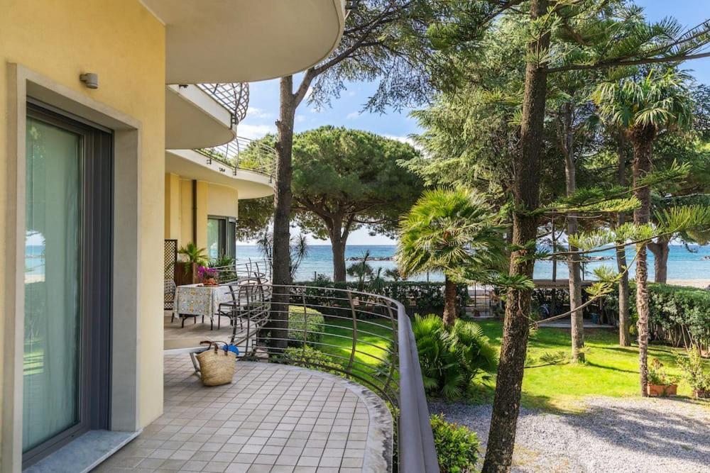 Appartamenti La Vela San Bartolomeo Al Mare Exteriör bild
